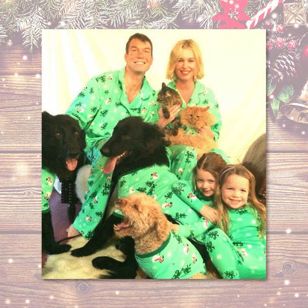 Download 15 Instagram-Worthy Family Christmas Card Outfits - E ...