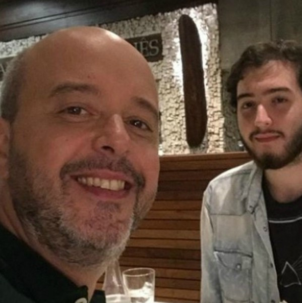 Filho de apresentador da Globo acusa pai de rejeição e ameaça se matar E! Online Brasil