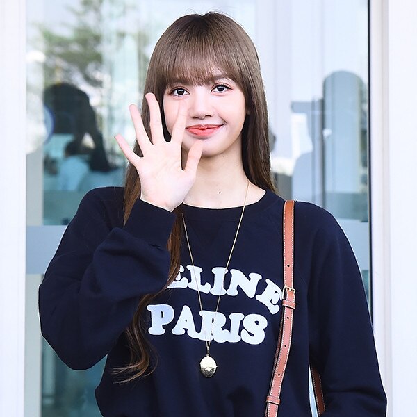 lisa blackpink sweater