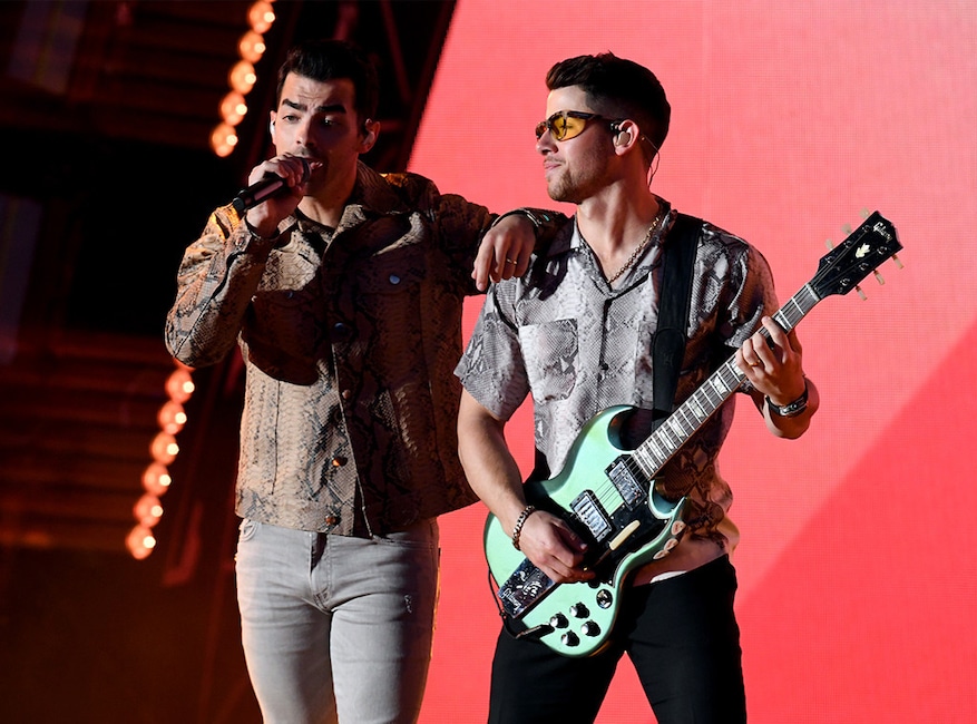 Nick Jonas, Joe Jonas 