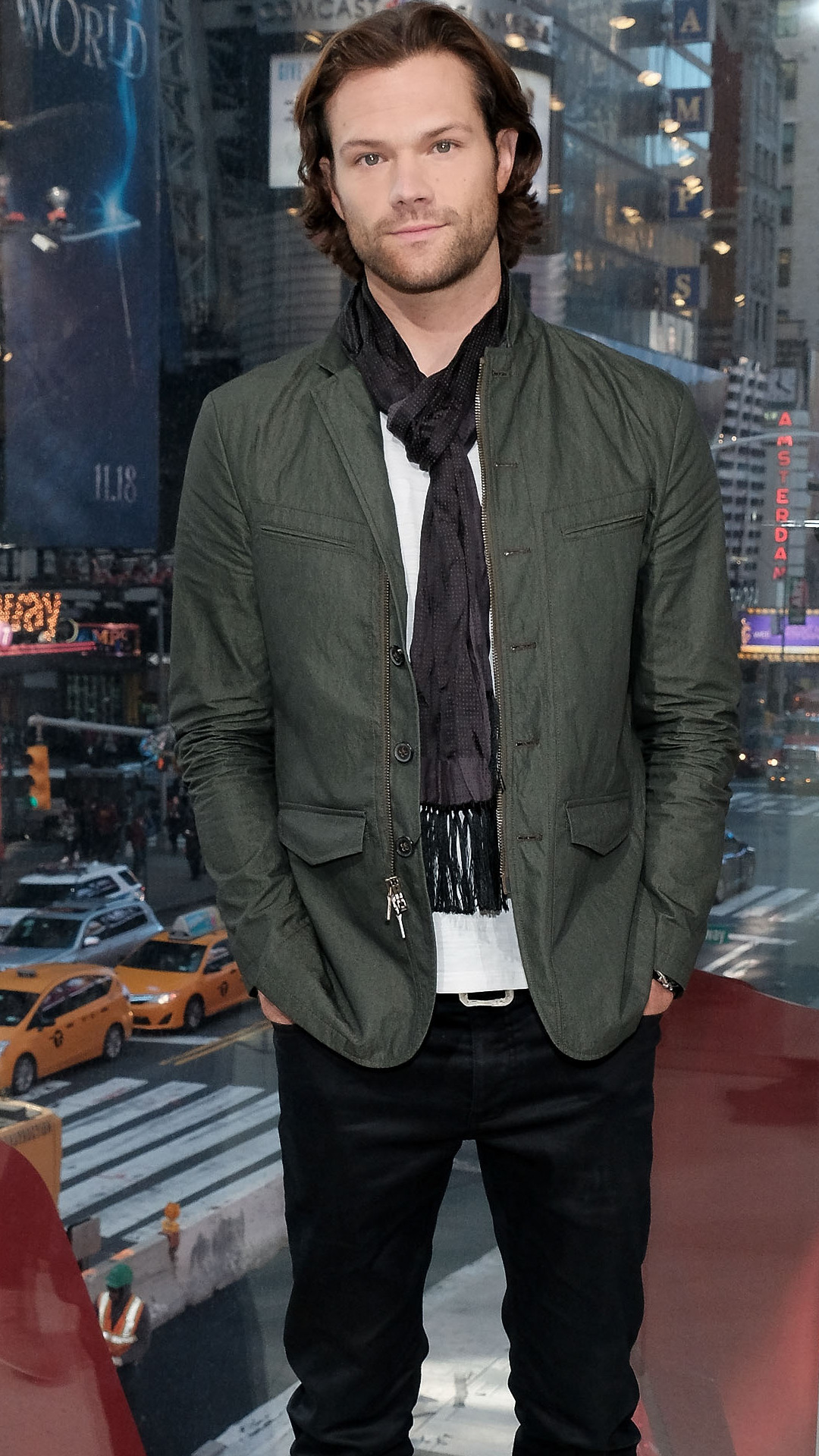 Jared Padalecki é preso após agredir barman e gerente de bar E