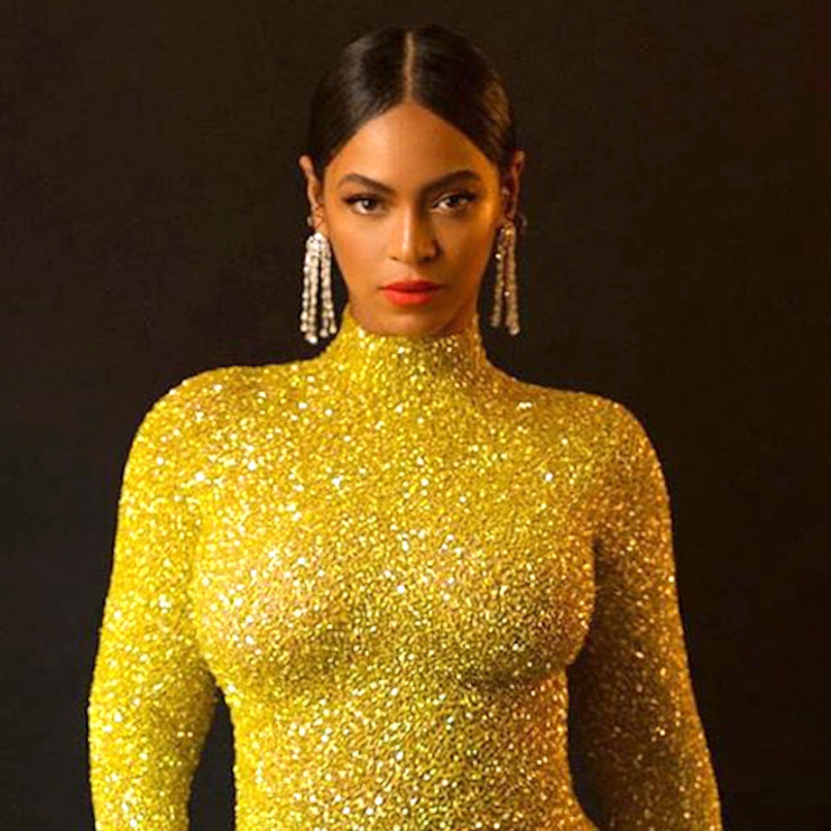 Beyonc Steals the Show in Glittering Dress Before Gala Beyonc Steals the Show in Glittering Dress Before Gala