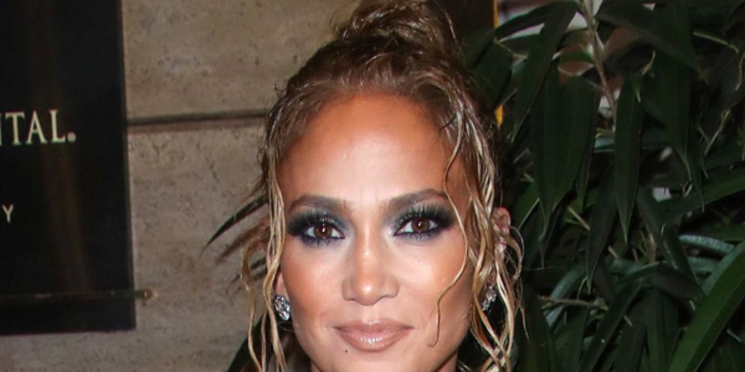 Jennifer Lopez Perfectly Matches Her Makeup to Her Baby Blue Gown Jennifer Lopez Perfectly Matches Her Makeup to Her Baby Blue Gown