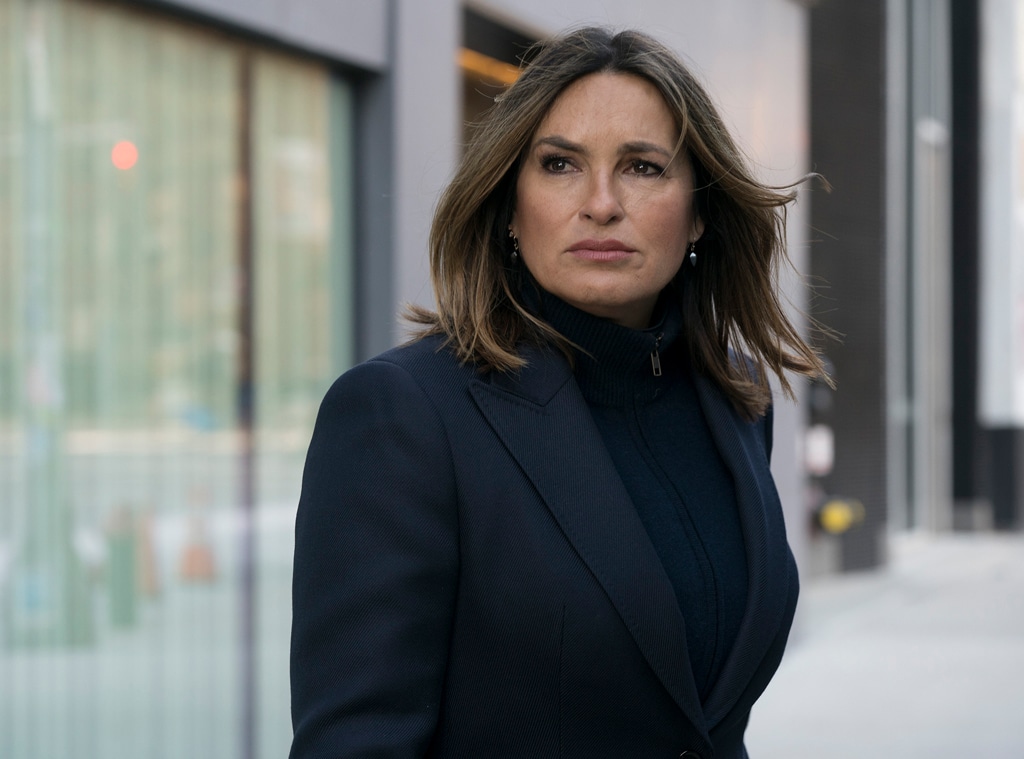 Mariska on What It's Like Directing While Starring on SVU - E! Online