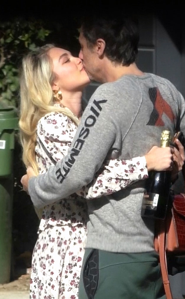 Florence Pugh, Zach Braff, Kissing, PDA 