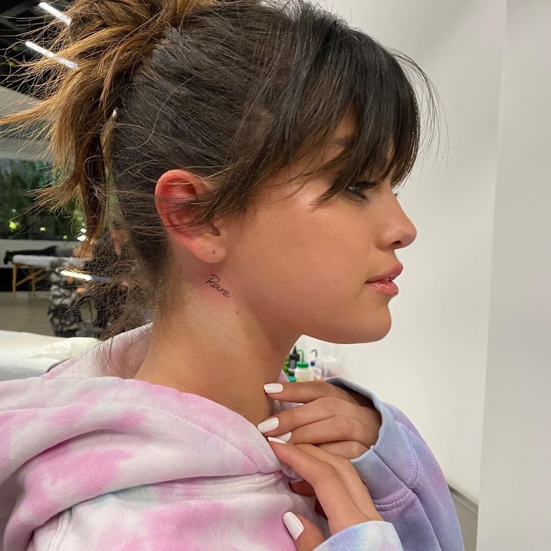 Selena Gomez gets into the spirit of 76 with a neck tattoo