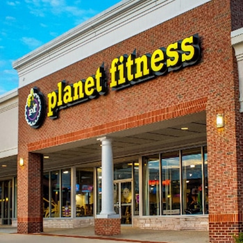 E-Comm: Carly Pearce, Valentine's Day Gift Guide