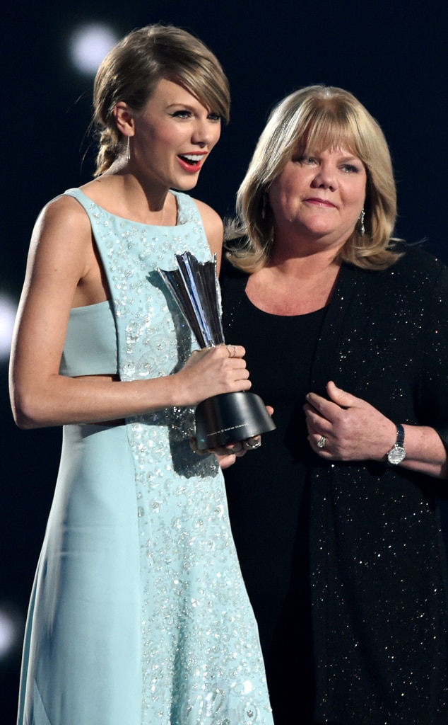 Taylor Swift Reveals Mom Andrea Has Been Diagnosed With A Brain Tumor ...