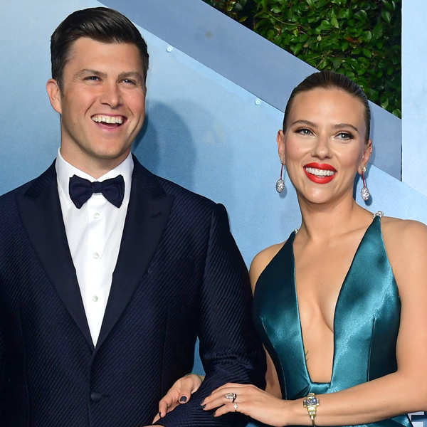 Colin Jost Debuts Wedding Ring After Marrying Scarlett Johansson E(01)