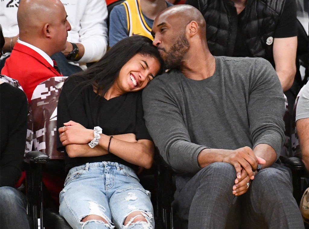 Kobe Bryant และลูกสาว Gianna ได้รับเกียรติให้ย้ายรูปปั้น "พ่อเด็กหญิง"