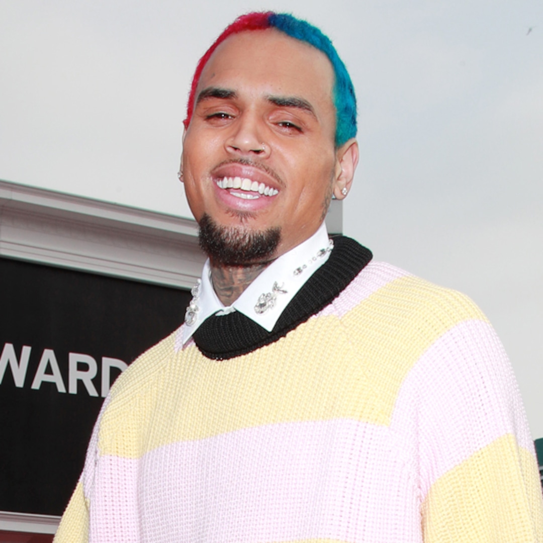 As tatuagem pena do chris brown Chris Brown Debuts Massive Face Tattoo E Online