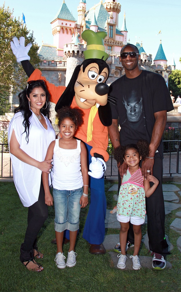 Kobe Bryant และลูกสาว Gianna ได้รับเกียรติให้ย้ายรูปปั้น "พ่อเด็กหญิง"