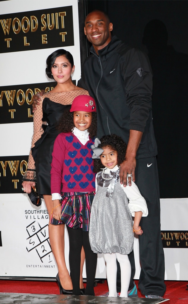 Kobe Bryant และลูกสาว Gianna ได้รับเกียรติให้ย้ายรูปปั้น "พ่อเด็กหญิง"