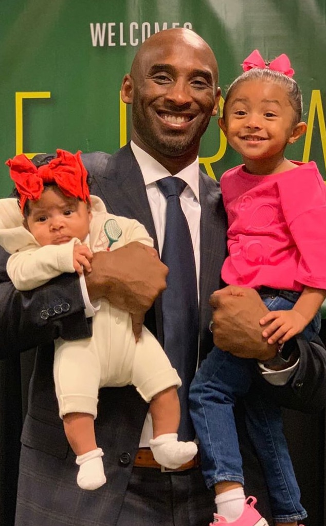 Kobe Bryant และลูกสาว Gianna ได้รับเกียรติให้ย้ายรูปปั้น "พ่อเด็กหญิง"