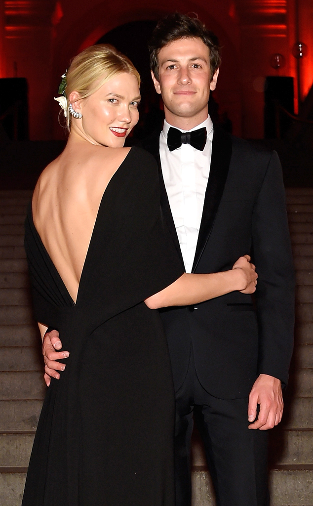 Rs 634x1024 200103194959 634.karlie Kloss Josh Kushner.ct.010320 ?fit=around|634 1024&output Quality=90&crop=634 1024;center,top