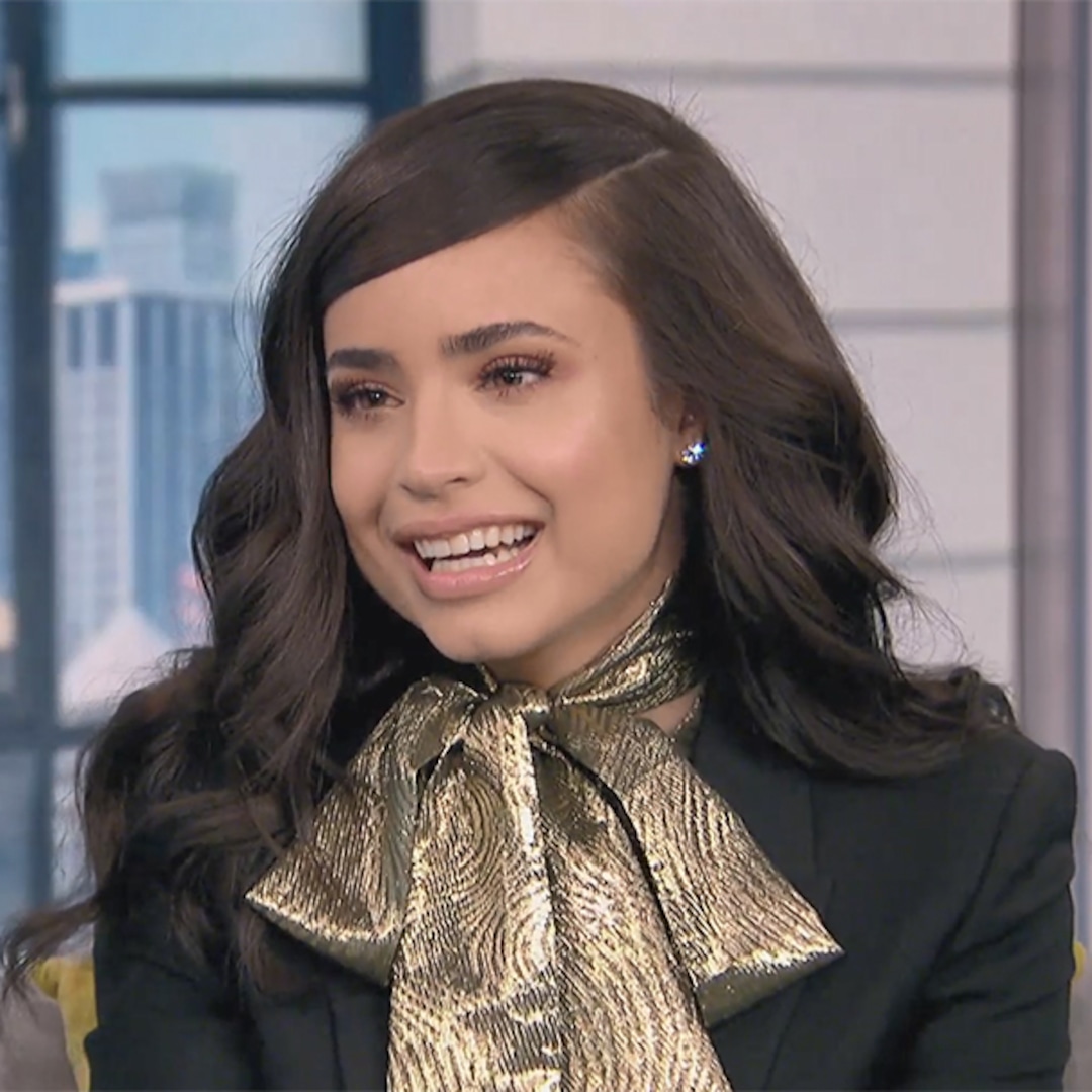 sofia carson sunk floor after beyonc golden globes run e sofia carson sunk floor after beyonc golden globes run e