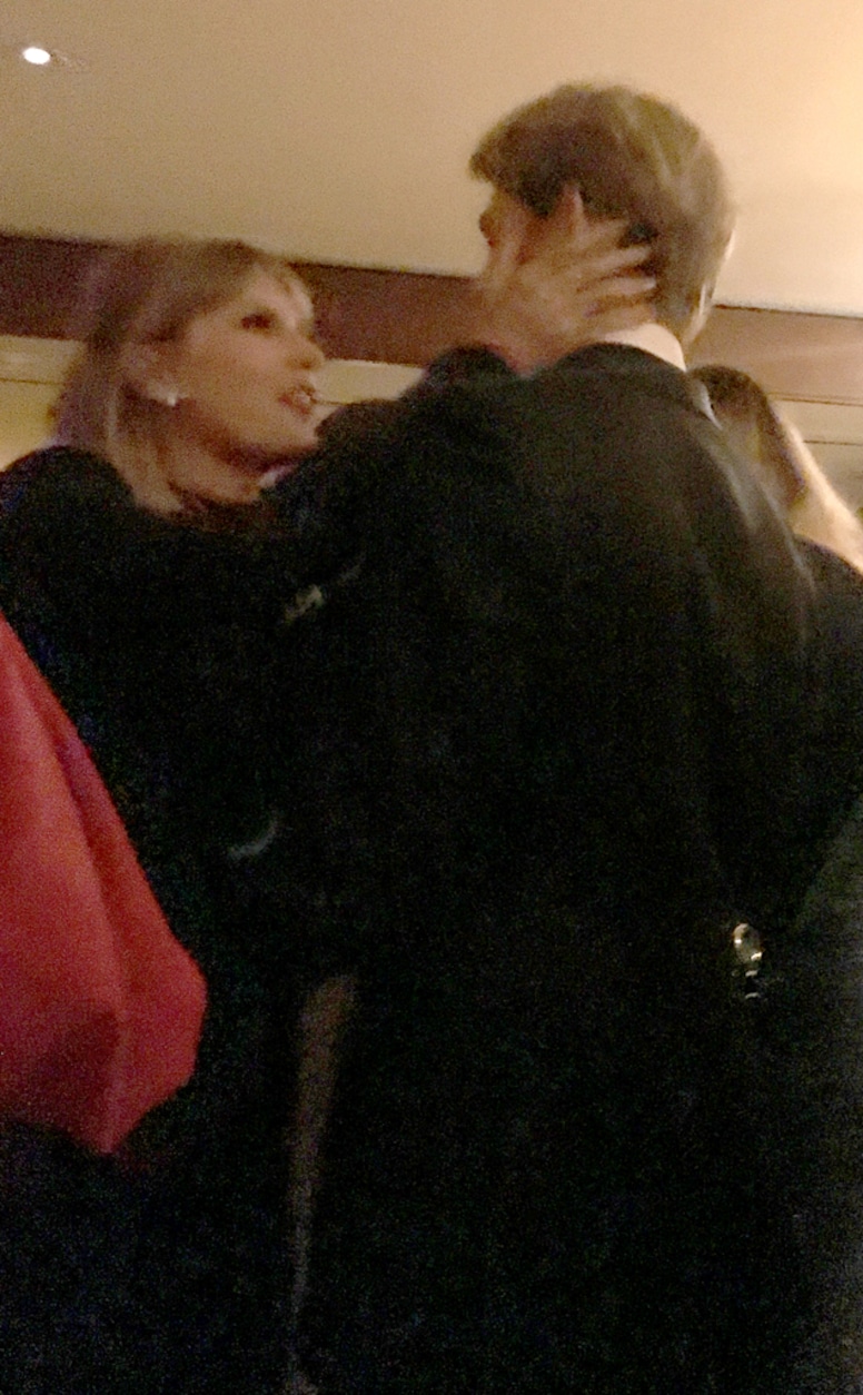 Joe Alwyn, Taylor Swift, PDA