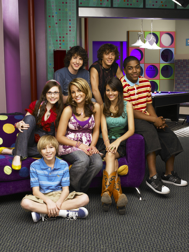 634px x 845px - Watch Jamie Lynn Spears & Co-Stars Revive Zoey 101 Theme Song - E! Online