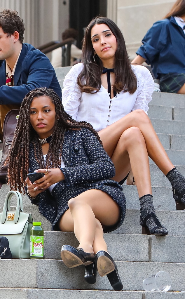 See The New Gossip Girl Cast Filming On The Steps Of The Met E Online See The New Gossip Girl Cast Filming On The Steps Of The Met E Online