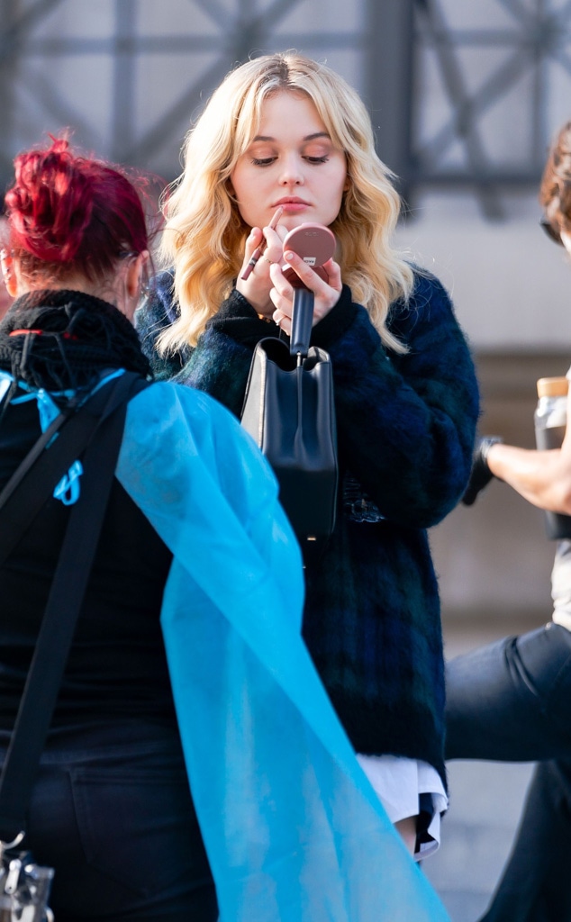 See The New Gossip Girl Cast Filming On The Steps Of The Met E Online See The New Gossip Girl Cast Filming On The Steps Of The Met E Online