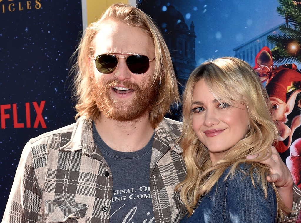  Wyatt Russell, Meredith Hagner, The Christmas Chronicles