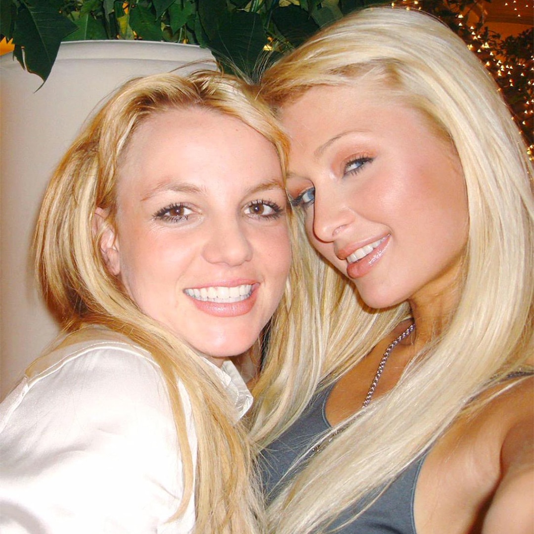 Paris Hilton tưởng nhớ Britney Spears và Lindsay Lohan chụp ảnh trên xe hơi