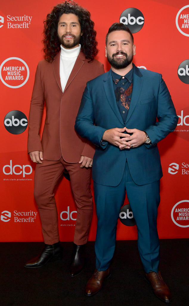 Dan Smyers, Shay Mooney, 2020 American Music Awards, AMAs, Red Carpet Fashions