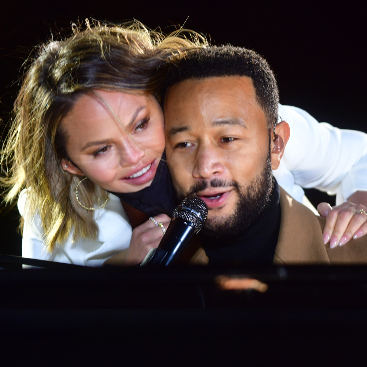 Chrissy Teigen and Kids Join John Legend Onstage at Philadelphia Rally, image size:1200x1200
