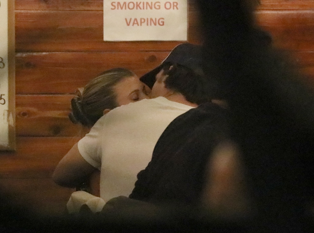 Sofia Richie And Matthew Morton Fuel Romance Rumors With A Kiss E Online Deutschland