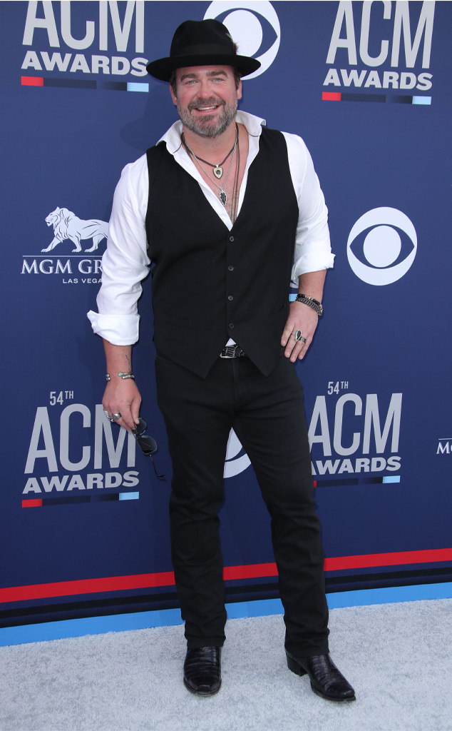 Lee Brice Drops Out of CMA Awards After Testing Positive for COVID-19 - E!  Online