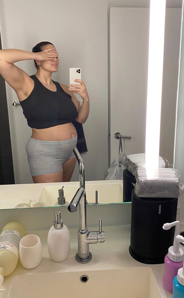 Ashley Graham Shared Postpartum Selfies On Instagram