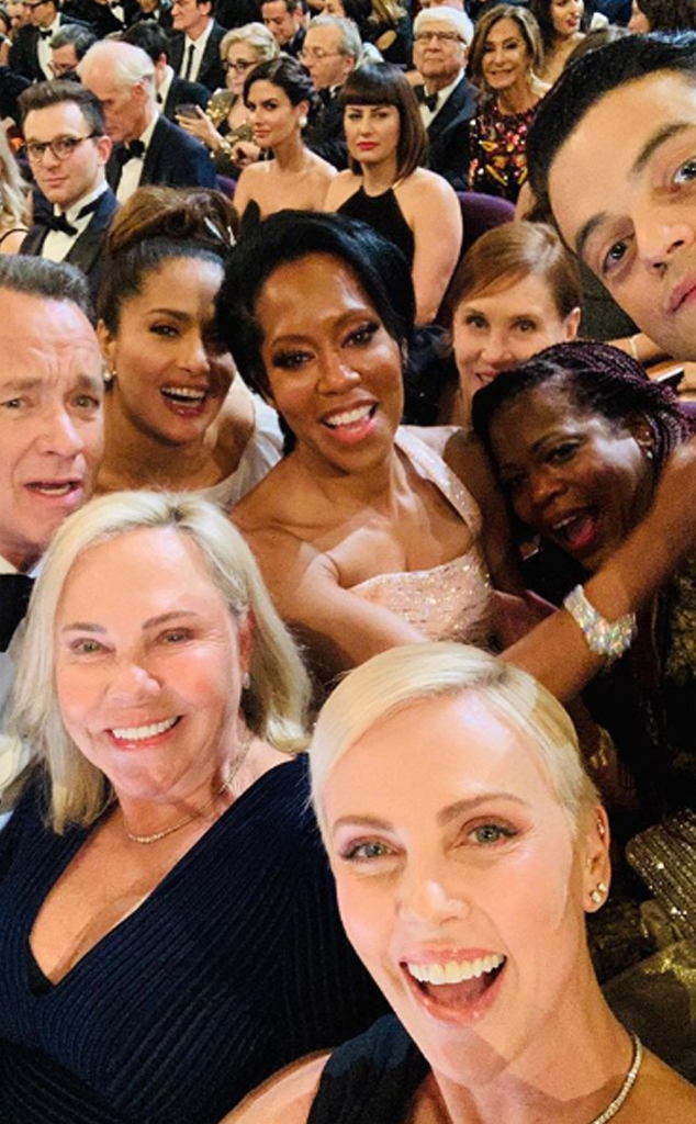 Charlize Theron selfie - Oscars 2020