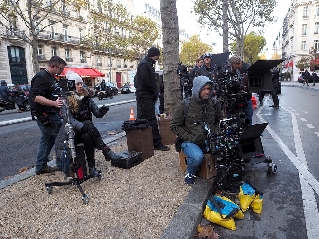 on-the-street-from-behind-the-scenes-of-modern-family-s-trip-to-paris