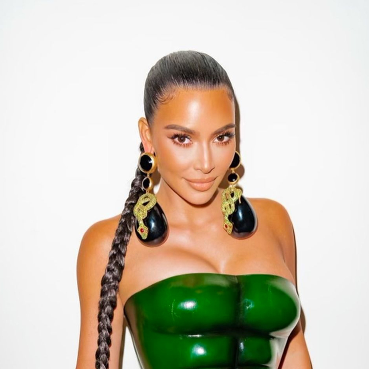 Kim Kardashian Shows Off "Six Pack" With Daring Green Look ...