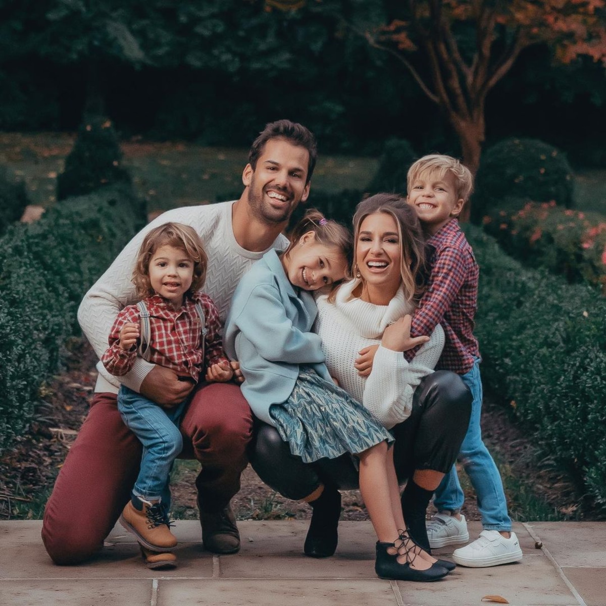 Victoria Beckham S Family Christmas Card Goes Awry In Relatable Moment E Online Victoria Beckham S Family Christmas Card Goes Awry In Relatable Moment E Online