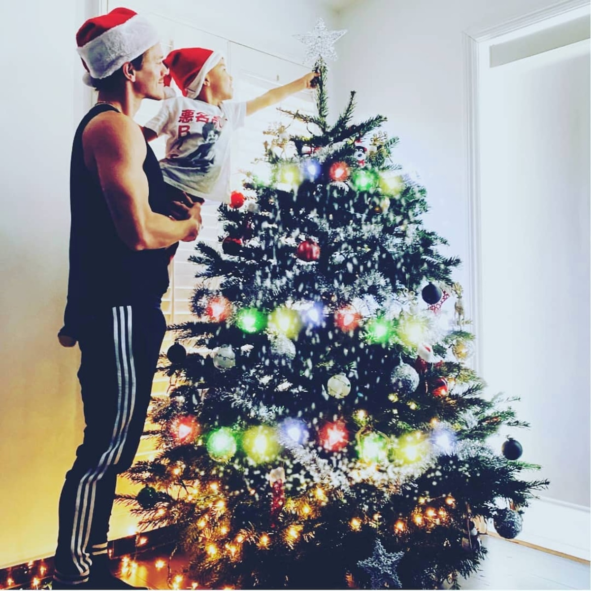 Naya Rivera S Son Josey Appears With Dad In Sweet Holiday Photo E Online Ryans Christmas Eve 2021