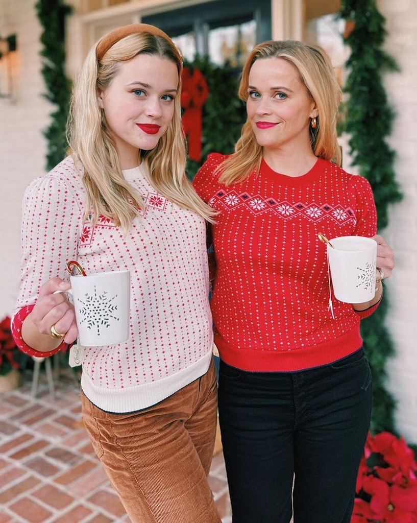 Reese Witherspoon ''Had to Beg'' Ava to Wear These Matching Sweaters - E! Online