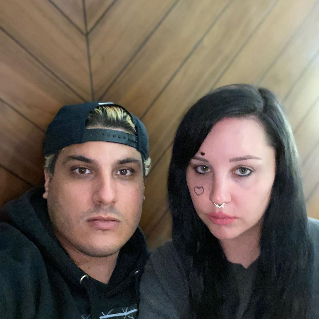 Amanda Bynes Shares Candid Video With &quot;Drop Dead