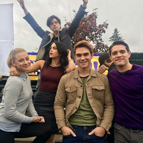Los amores del elenco de Riverdale en la vida real E! Online Latino VE