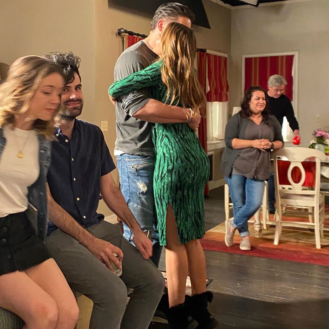 Photos From Modern Family Cast S Last Day On Set E Online