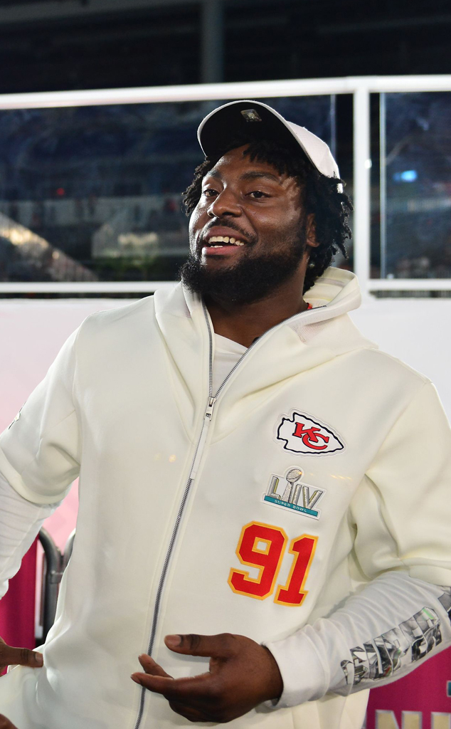 Super Bowl Player Celebrates Win By Paying For 100 Dog Adoption Fees E Online