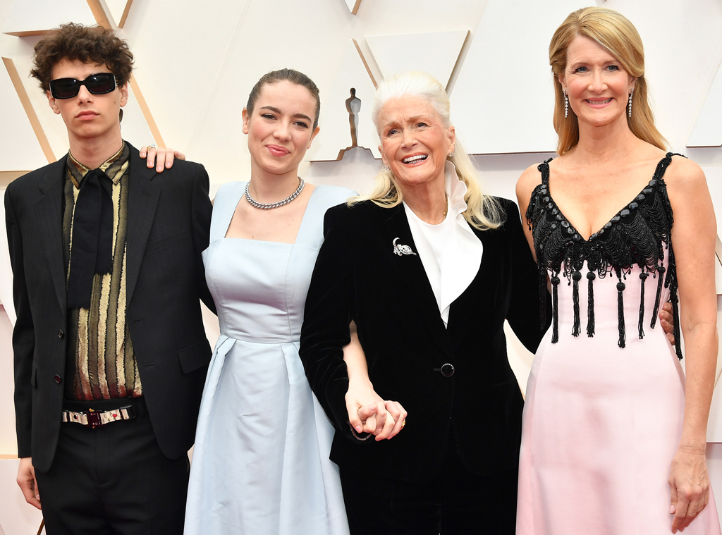 Laura Dern Arrives At The 2020 Oscars With Her Mother Diane Ladd