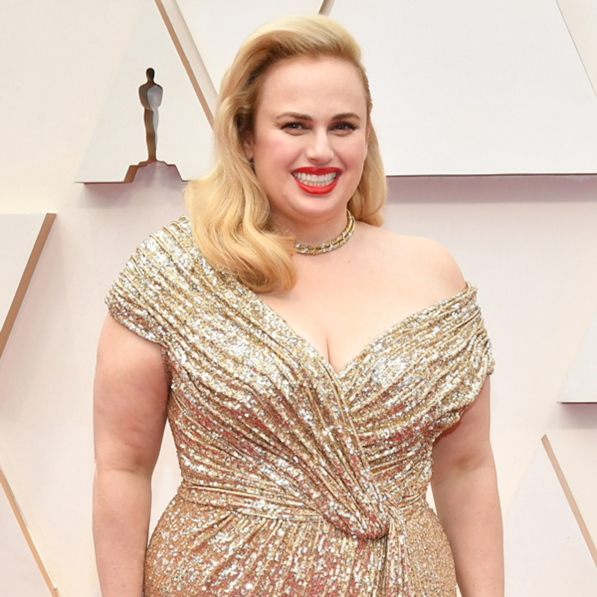 Rebel Wilson Glitters In Gold On The Red Carpet At 2020 Oscars E Online Au