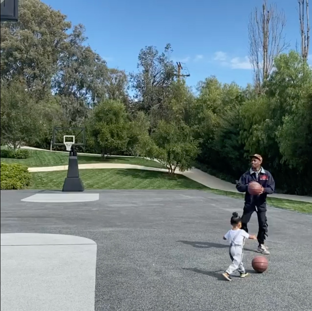 Travis Scott Stormi S Latest Play Date Is An Adorable Slam Dunk E Online Travis Scott Stormi S Latest Play Date Is An Adorable Slam Dunk E Online