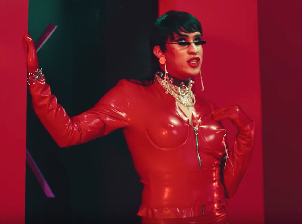 Watch Bad Bunny Get An Epic Drag Makeover In New Music Video E News 