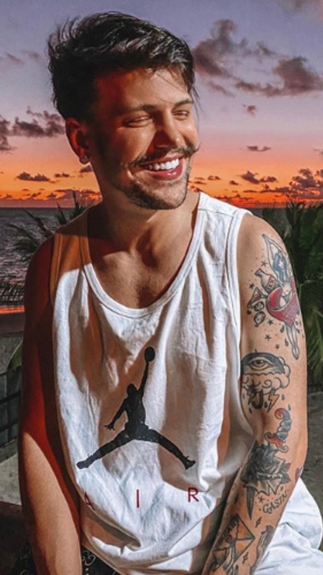Saulo Poncio, Instagram