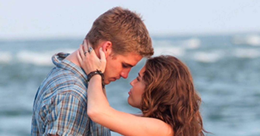 10 Photos Of Miley Liam On The Last Song S 10th Anniversary E Online 10 Photos Of Miley Liam On The Last Song S 10th Anniversary E Online