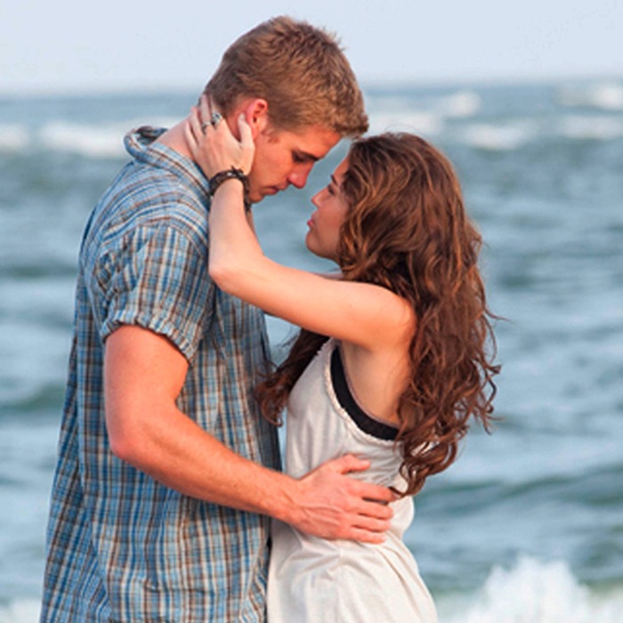 10 Photos Of Miley Liam On The Last Song S 10th Anniversary E Online 10 Photos Of Miley Liam On The Last Song S 10th Anniversary E Online