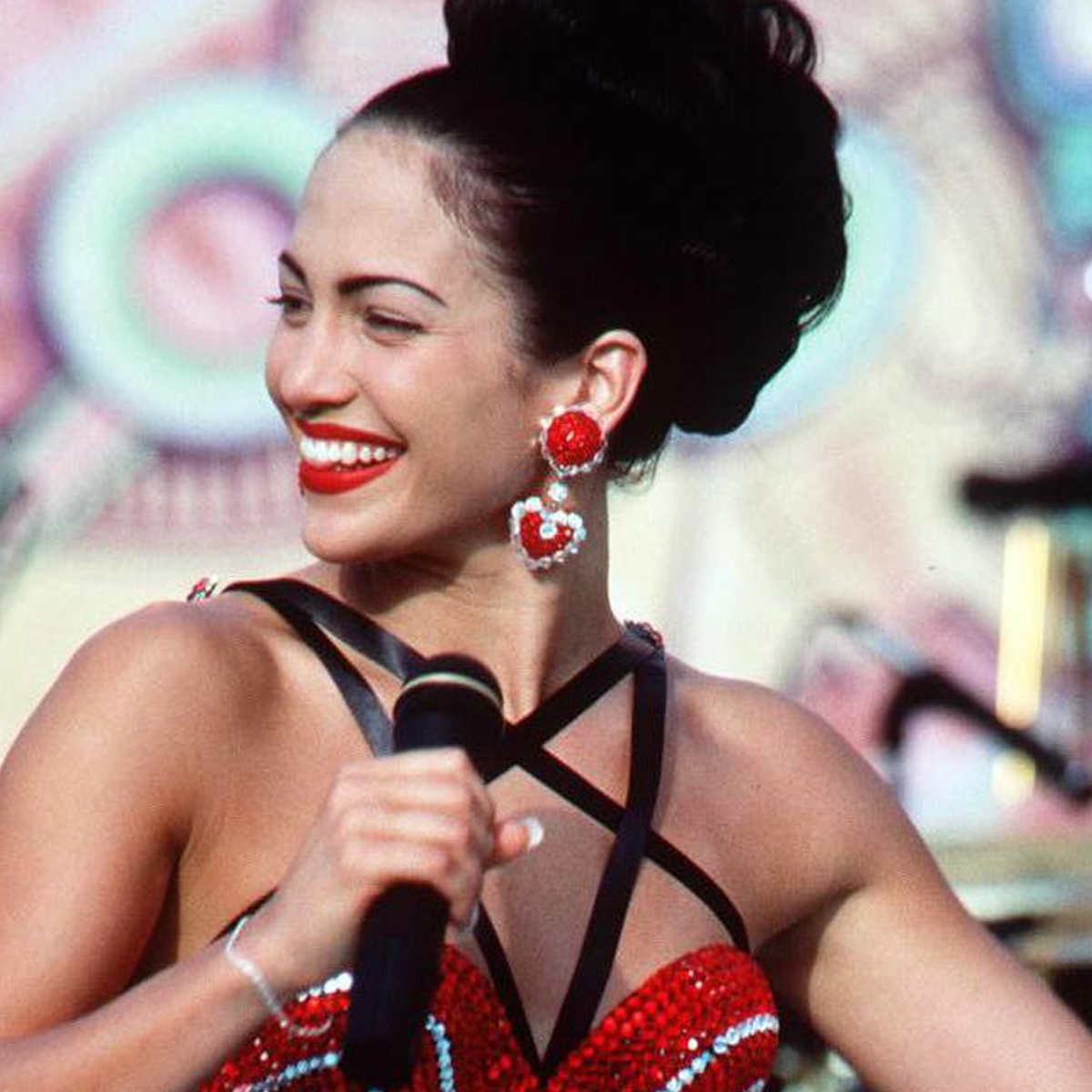 J.Lo Just Revealed What She Thinks About Netflix's Selena ...