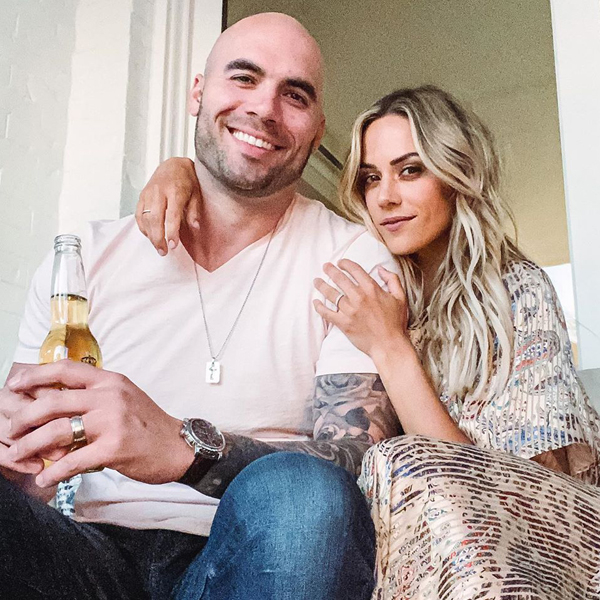 Jana Kramer Accuses Mike Caussin Of Adultery In Divorce Filing E